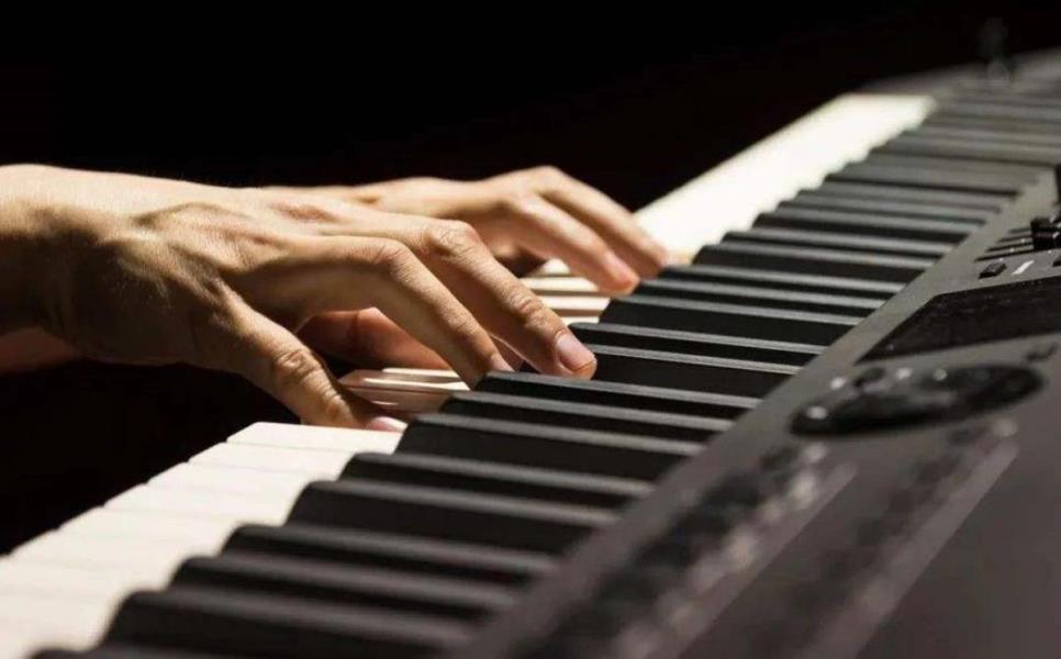 معرفی و بررسی پیانو آکوستیک