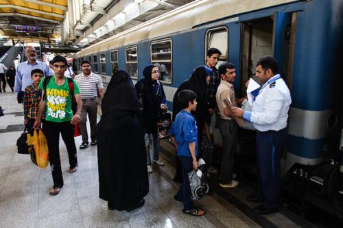 راه اندازی ۴ رام قطار مسافری فوق العاده در راه تهران-مشهد