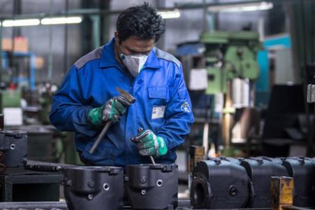 بالابردن سطح توان علمی كارگران در سرلوحه برنامه های مسئولان باشد